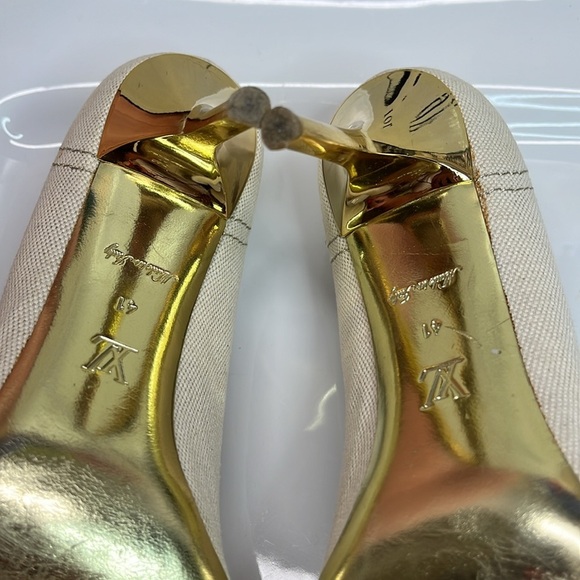 LOUIS VUITTON LOVE PLATE PEEPTOE PUMPS - Picture 5 of 15